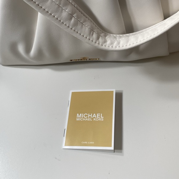Michael Kors Hannah Medium Shoulder Bag Optic White - Picture 9 of 14